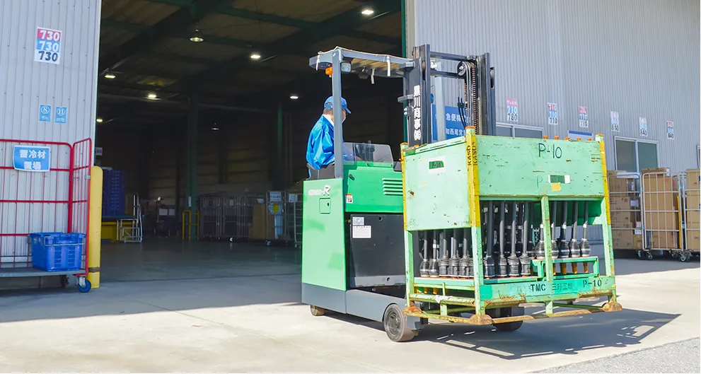 株式会社テクノロジテムのフォークリフト作業員