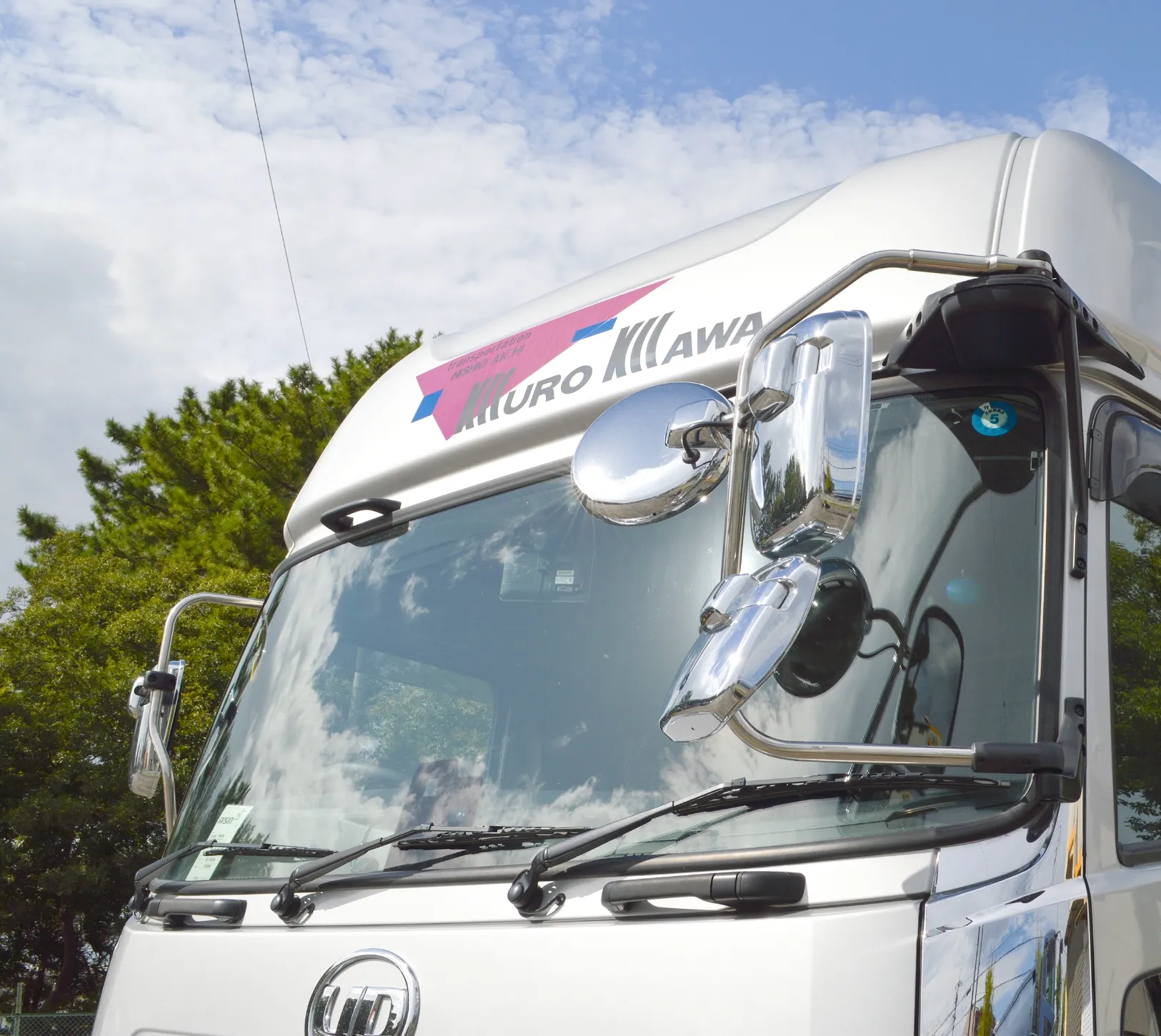 黒川商事では毎年新しいトラックを購入