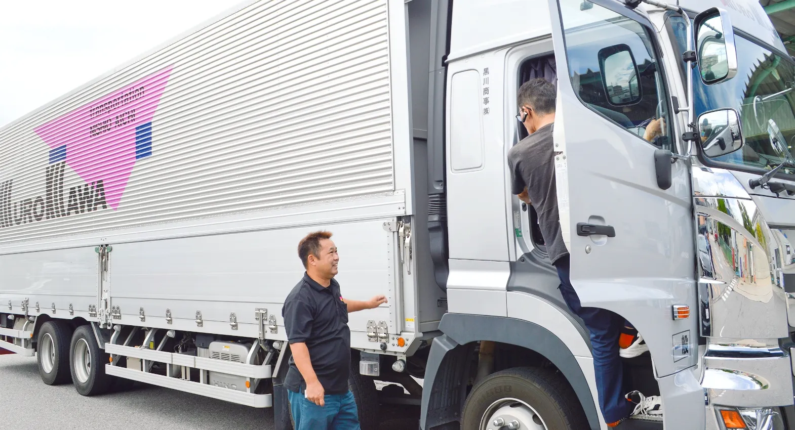 黒川商事の大型トラックドライバー