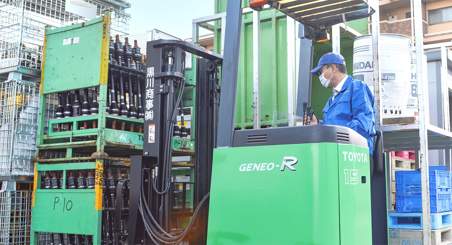 テクノロジテムのフォークリフト作業員